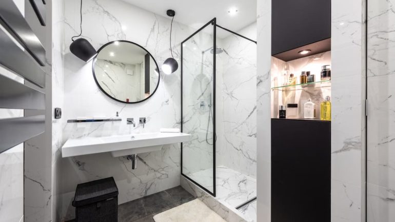 7 astuces pour aménager une petite salle de bain sans sacrifice